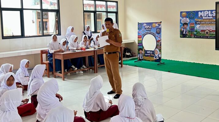 Kisah Guru di Pesawaran Jemput Murid Door to Door, Menjaga Sekolah Negeri di Ujung Hutan Tetap Hidup