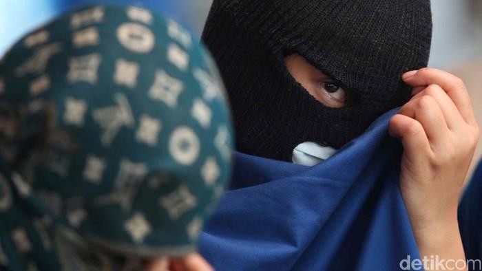 Detik-detik HP Kado Anak Pedagang Martabak Mini Dicolong Maling, Aksi Pencurian Jadi Sorotan