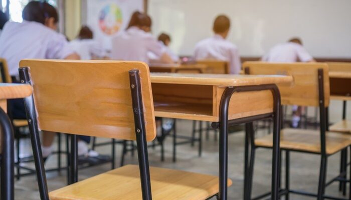 Kemenag Batasi Penggunaan HP di Satuan Pendidikan, Orang Tua Diminta Awasi Anak di Rumah