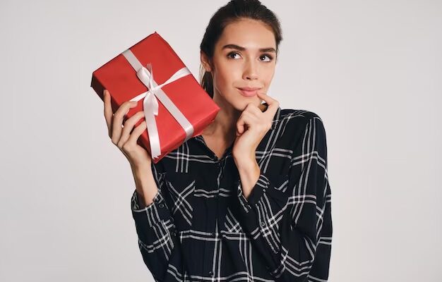 Mengapa Perempuan Kerap Merasa Bersalah saat Self-Reward? Ini Penjelasan Psikologisnya